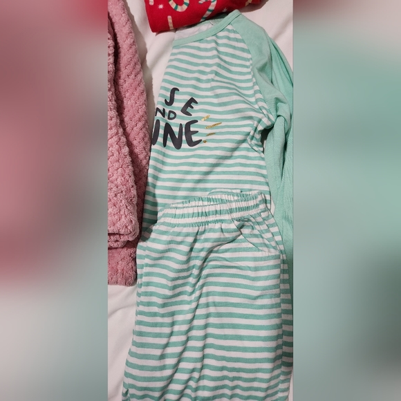 Girl's lot (Columbia) sweater included - Picture 2 of 7